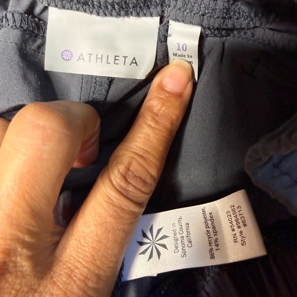 Athleta women’s Charcoal Joggers - Picture 6 of 9
